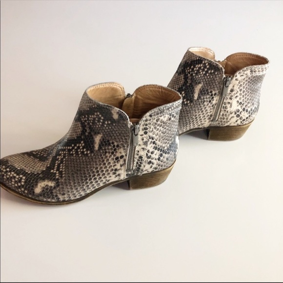 Lucky Brand Snake Skin Print Ankle Zip Booties 9.5 - Picture 3 of 8